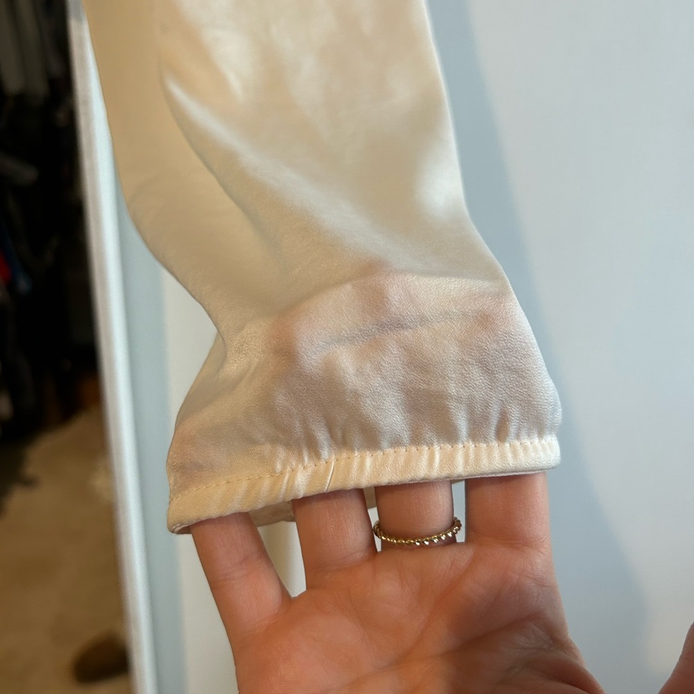 White top - Picture 2 of 3